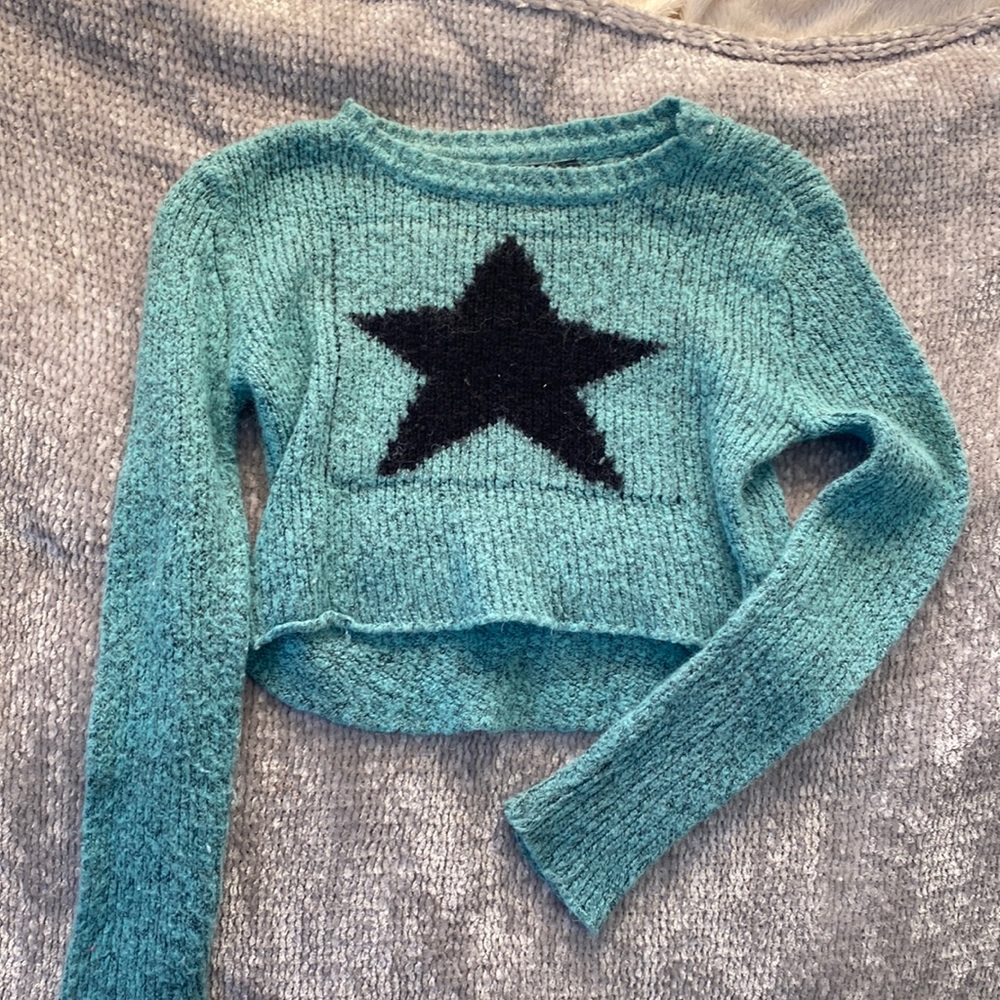 Cropped blue sweater